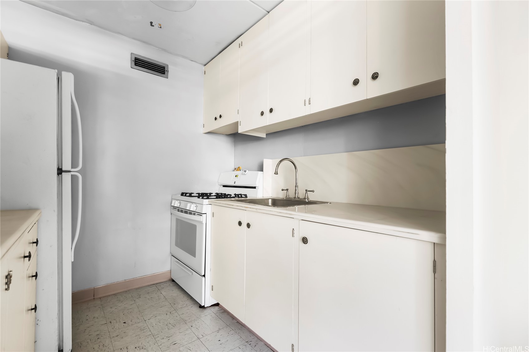 910 Ahana Street 408