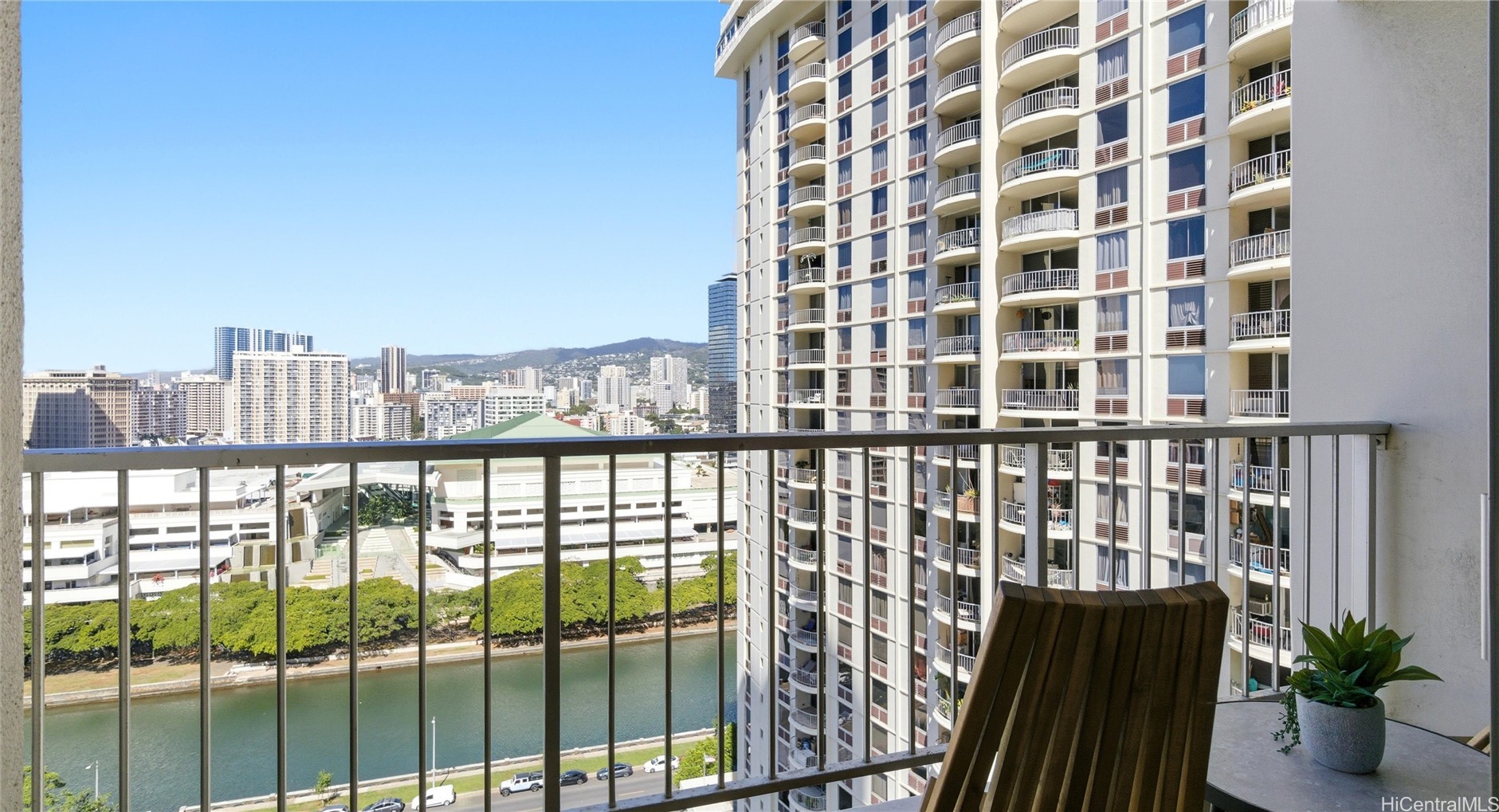 400 Hobron Lane 2014