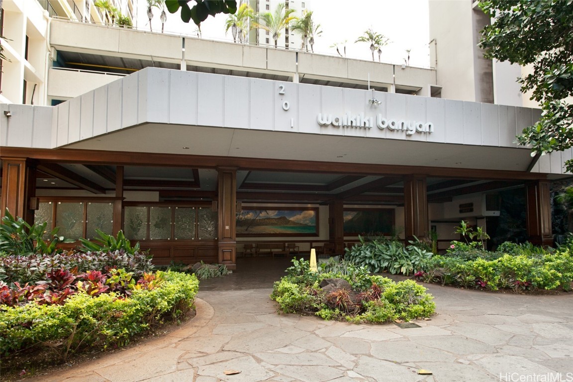 Waikiki Banyan Condominium