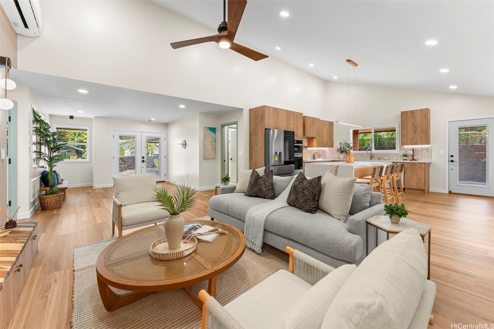 1049 Uluopihi Loop