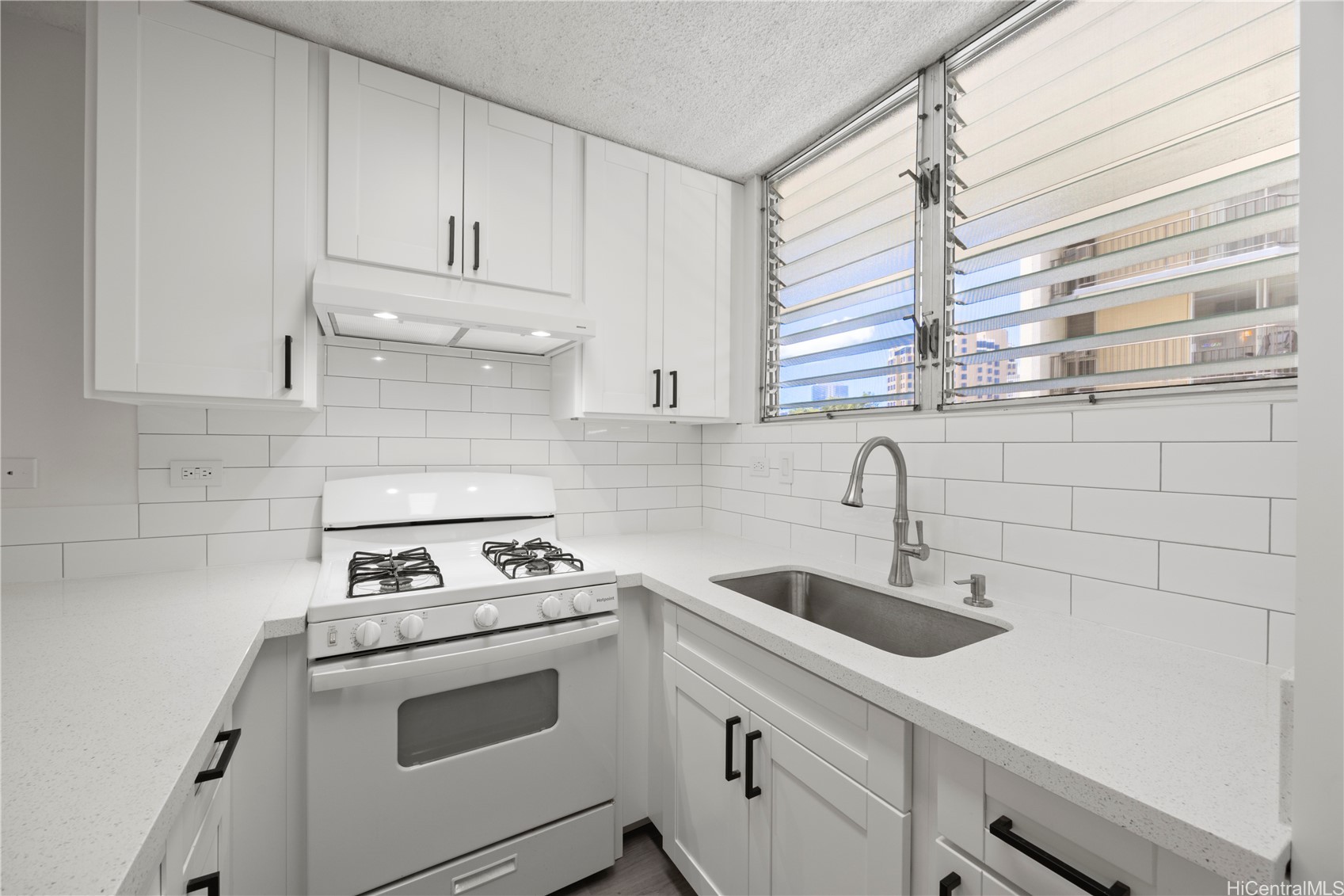 1122 Kinau Street 405