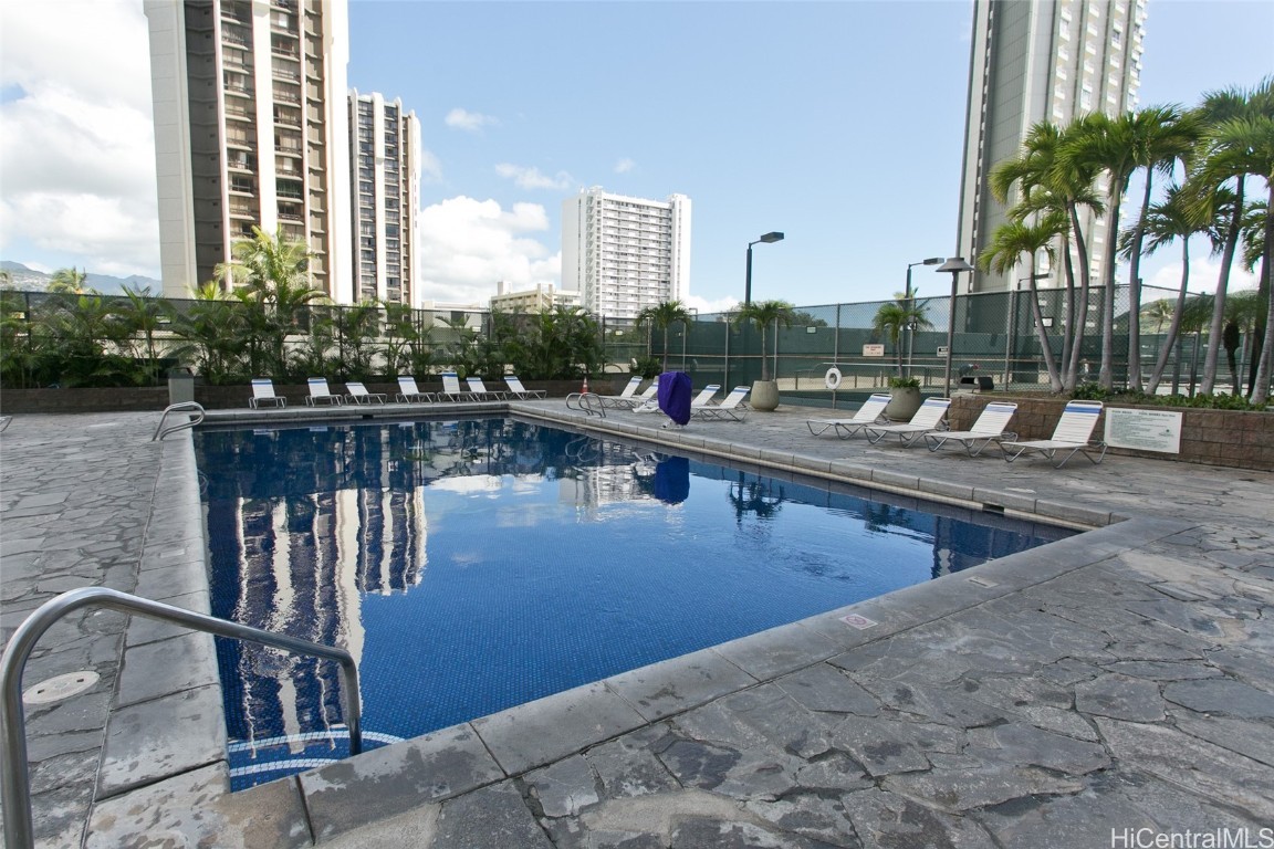 Waikiki Sunset Condominium