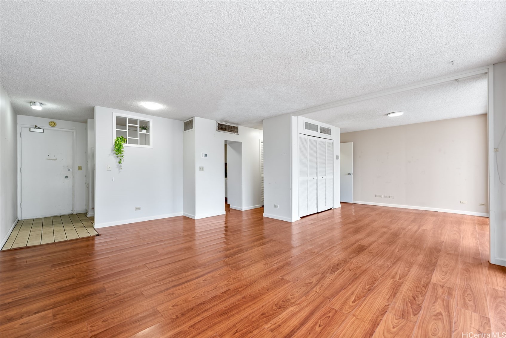 1561 Kanunu Street 406