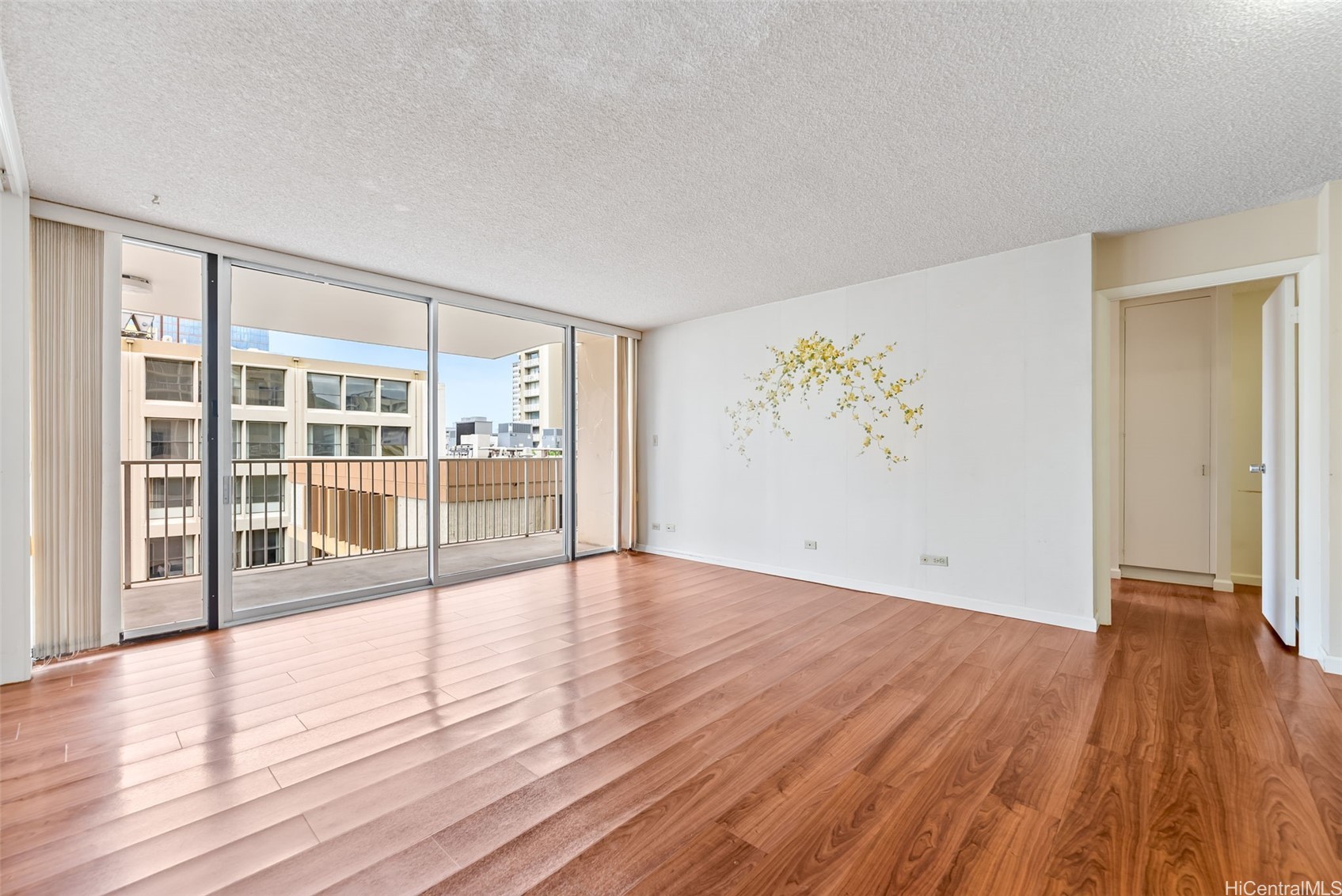 1561 Kanunu Street 406