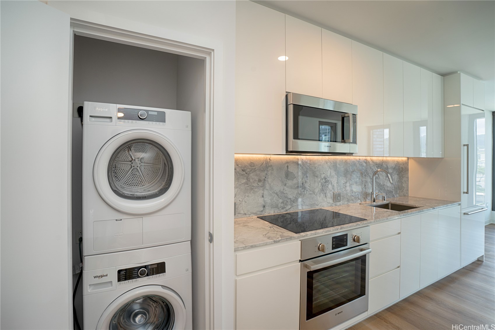 987 Queen Street 2317