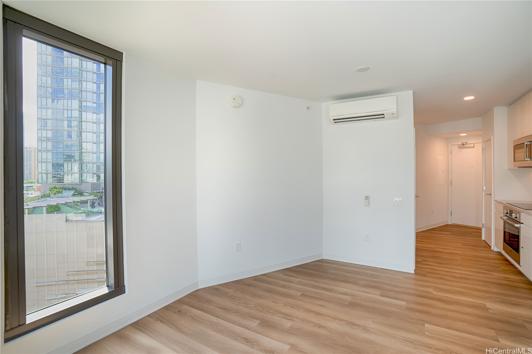 987 Queen Street 2317