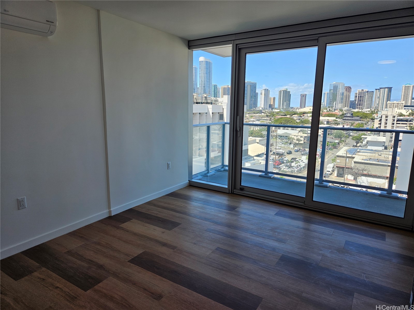 1515 Liona Street 1008