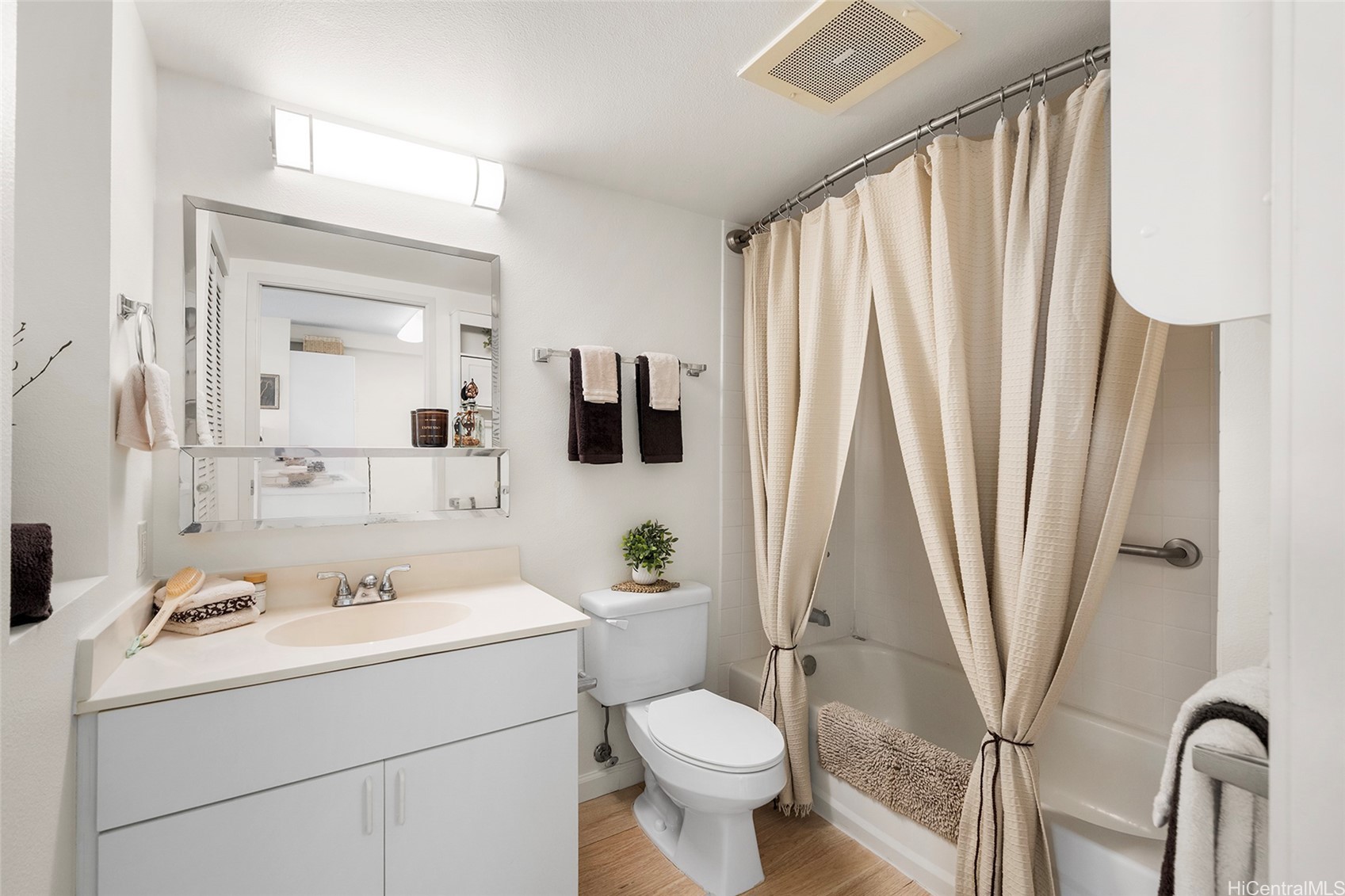 215 N King Street 1206