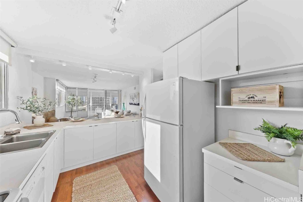 1515 Ward Avenue 806