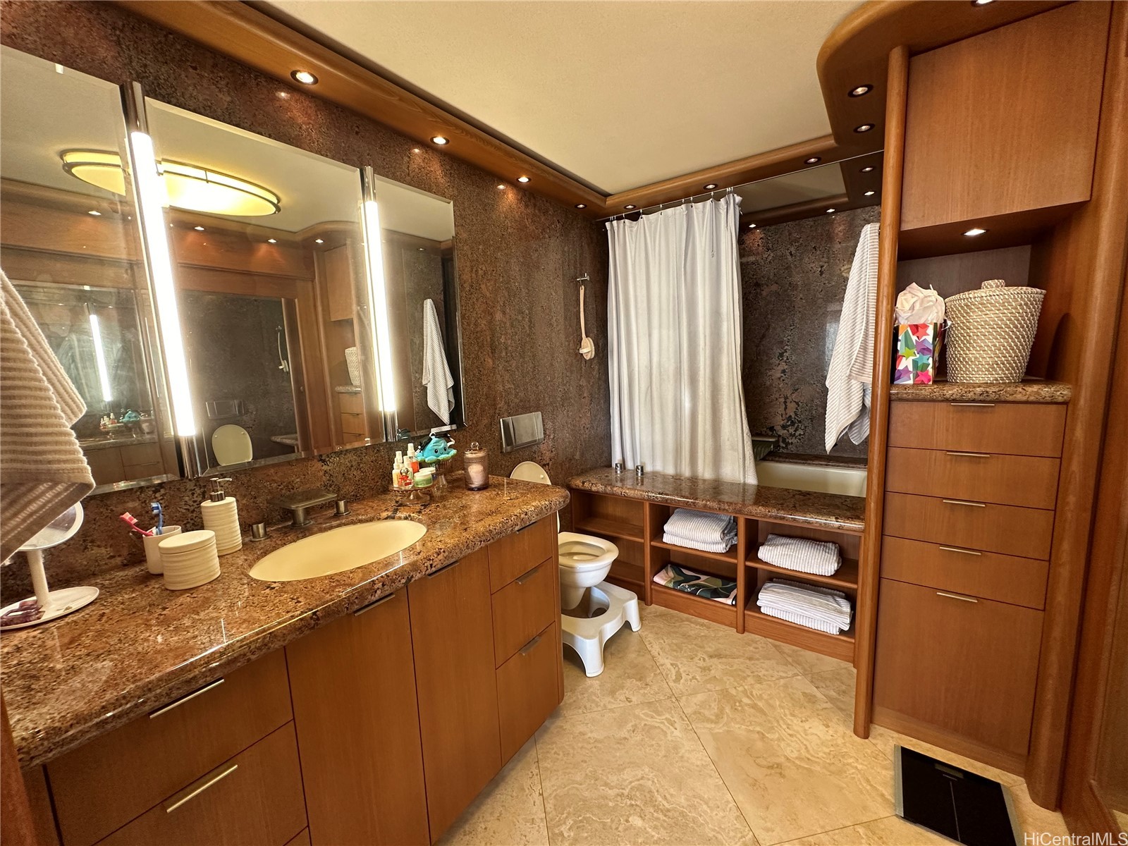 1255 Nuuanu Avenue E2903