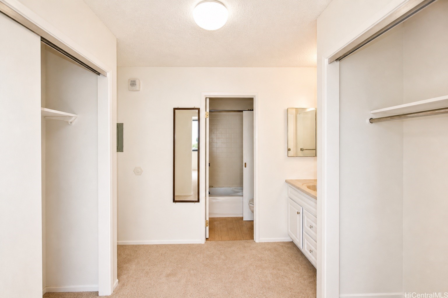1255 Nuuanu Avenue E910