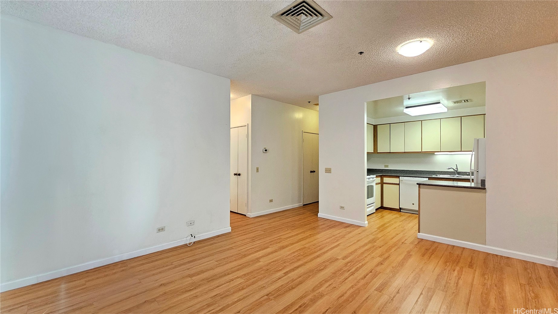 876 Curtis Street 4002