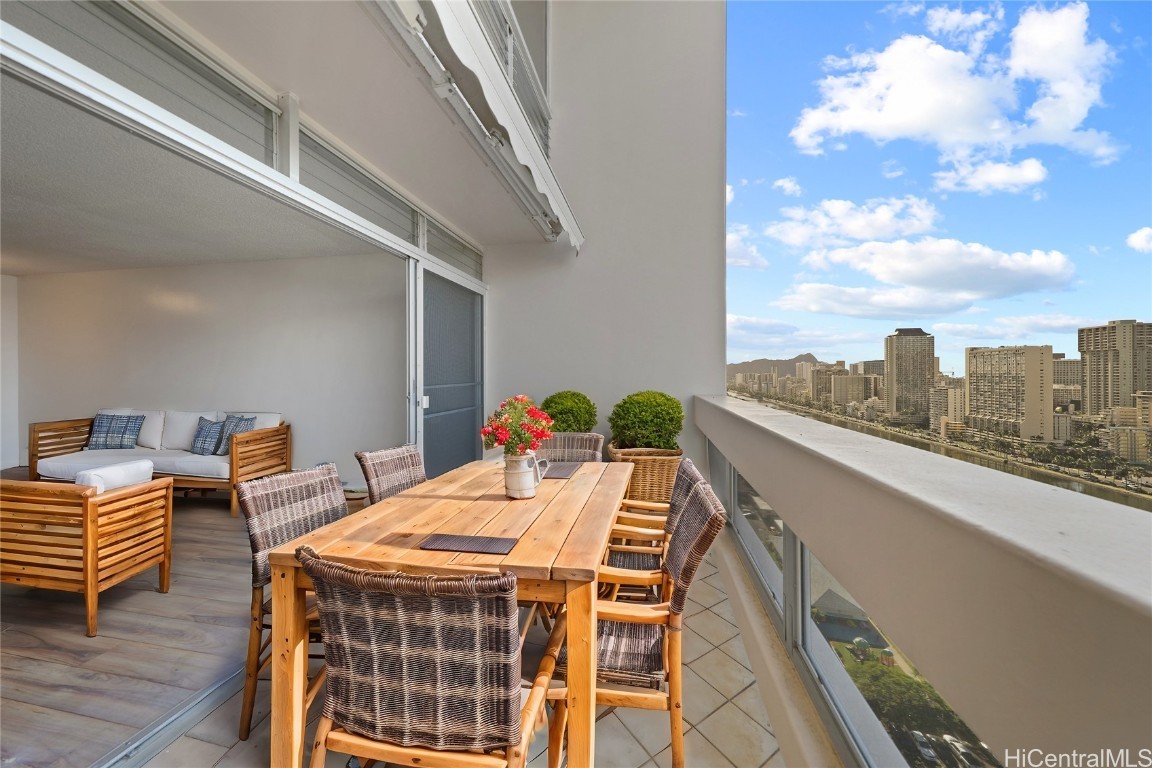 500 University Avenue 2406