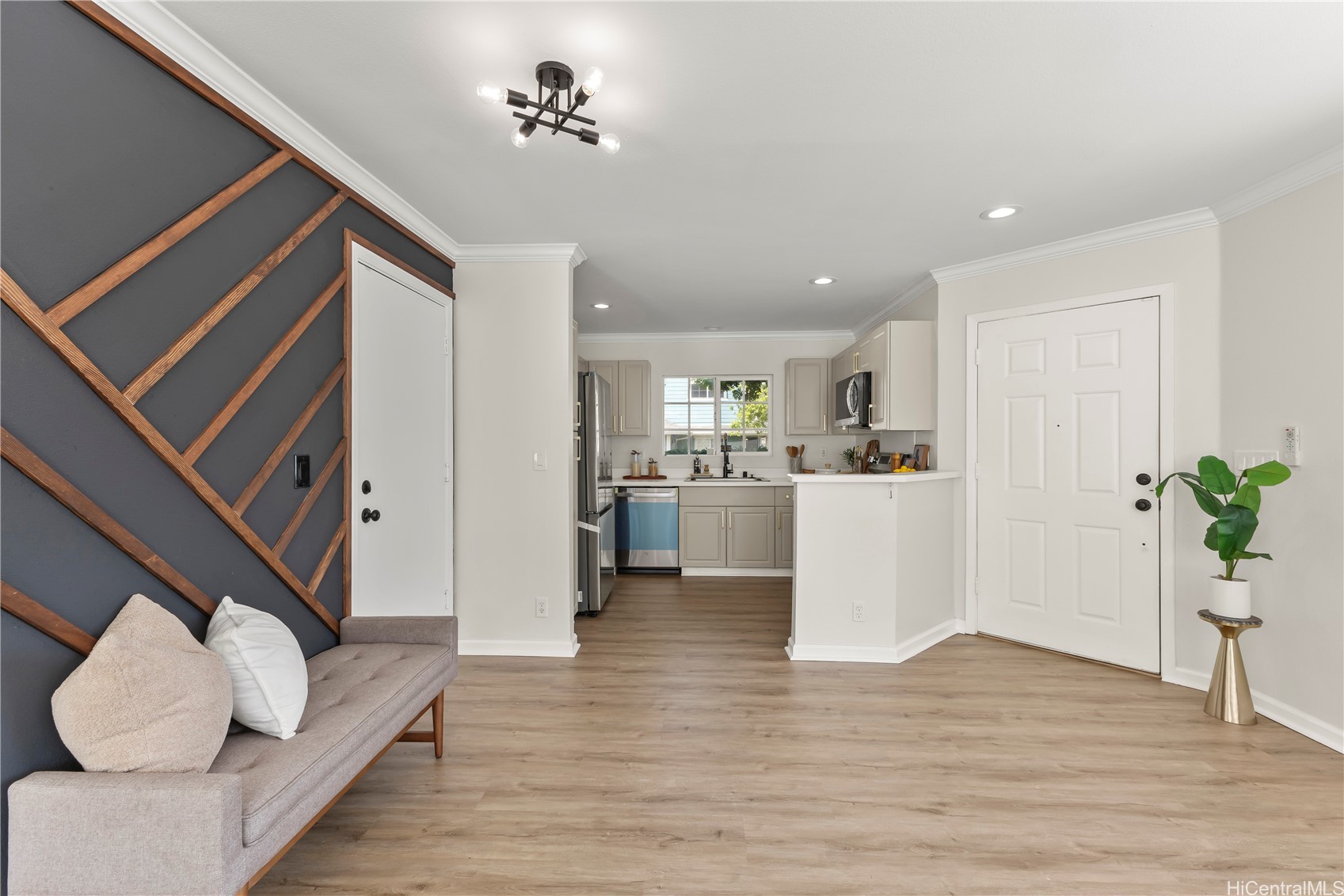 87-1976 Pakeke Street N