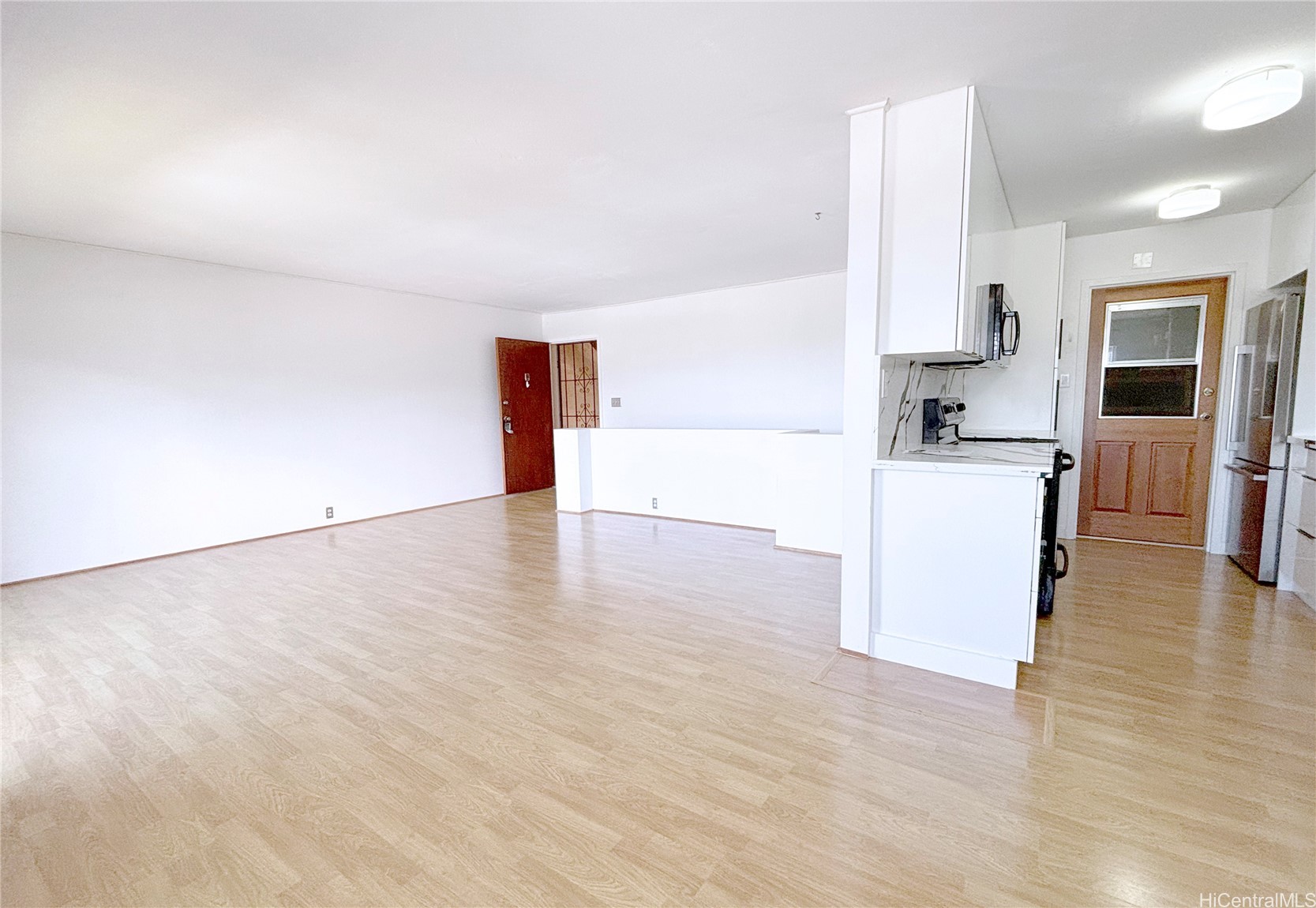 46-44 Puulena Street 812