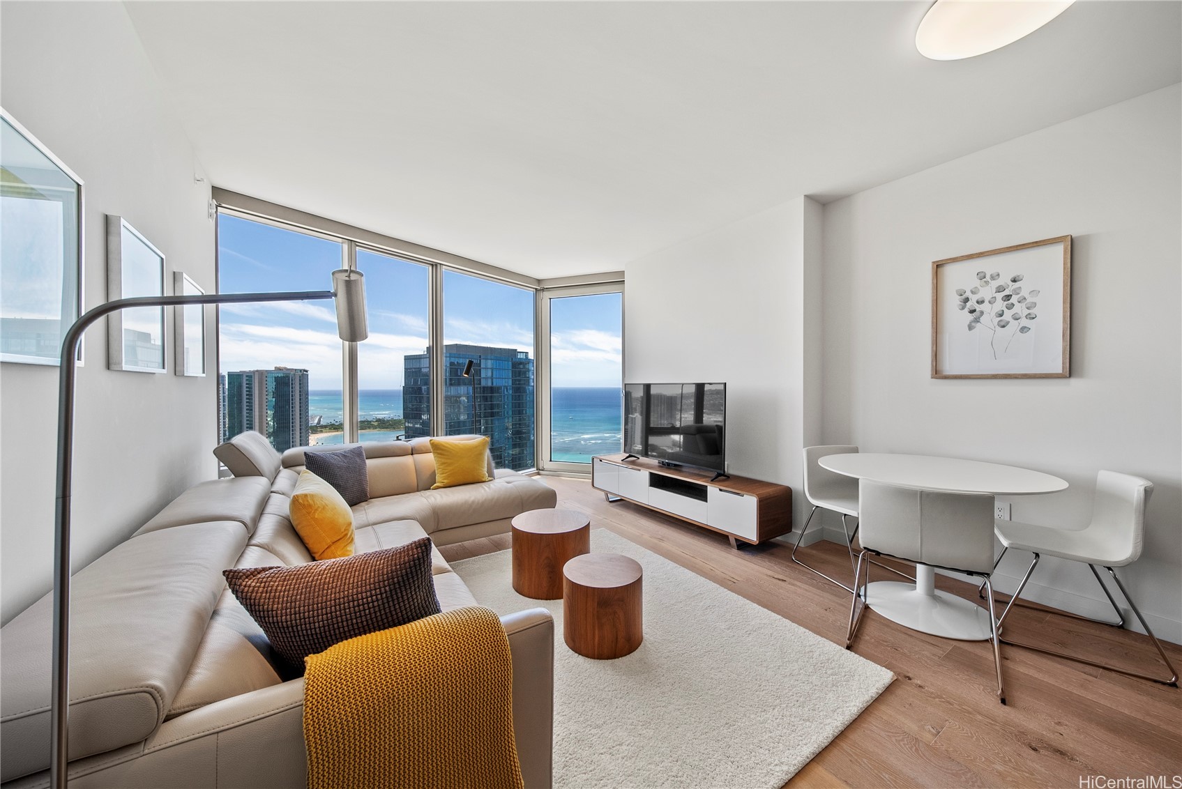 1001 Queen Street 3706