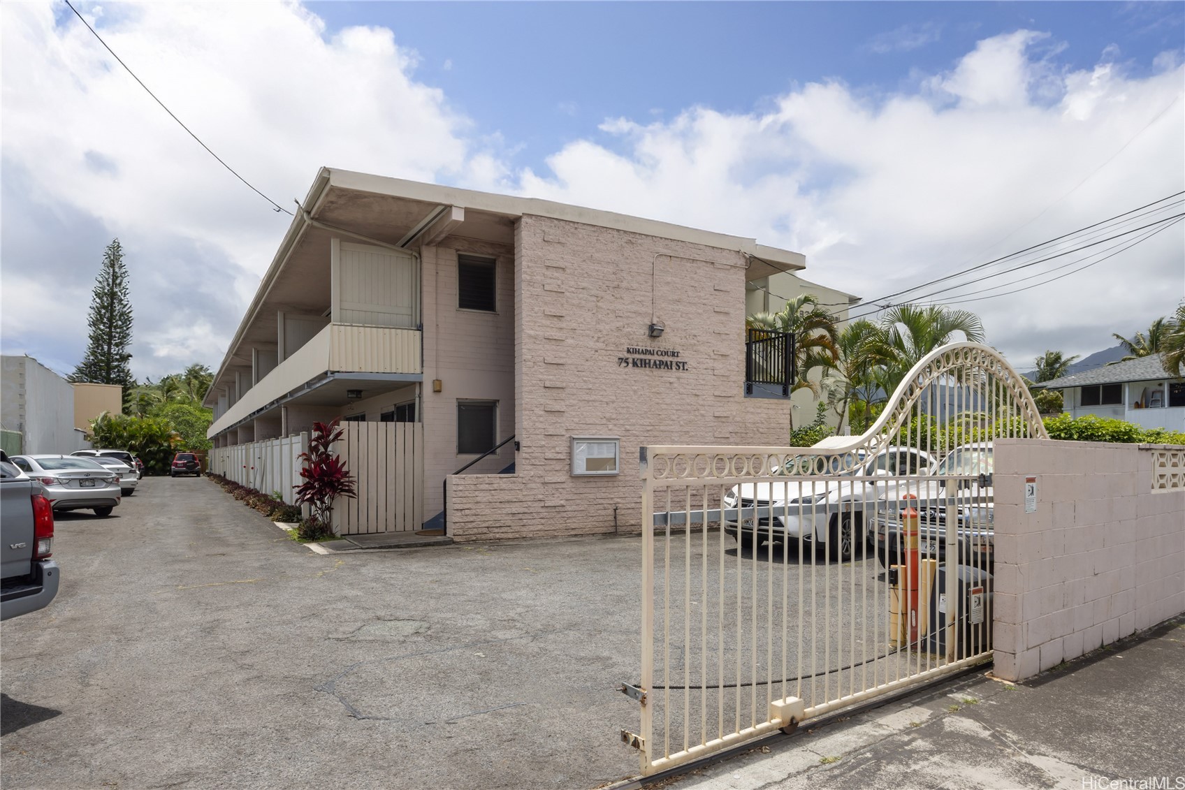 75 Kihapai Condominium