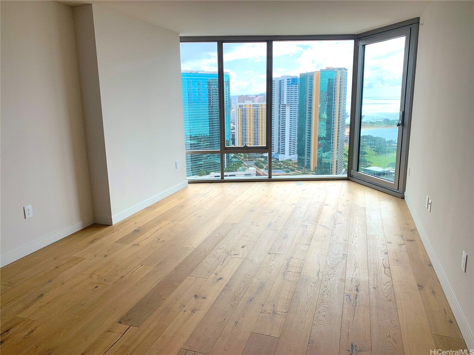 1001 Queen Street 3204