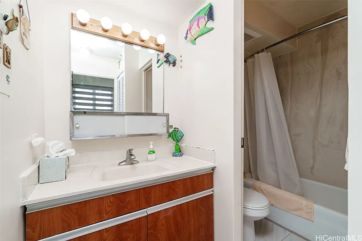 Honolulu, Hawaii 96822, United States, 2 Bedrooms Bedrooms, ,1 BathroomBathrooms,Residential,Active,27357
