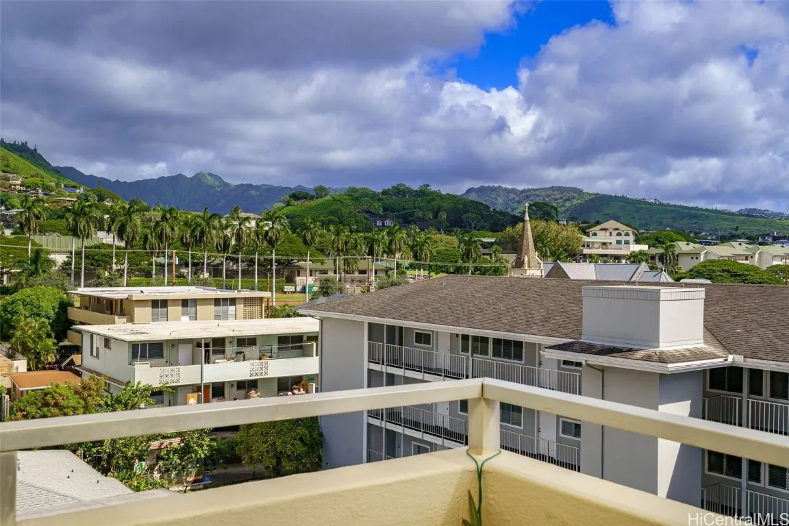 Honolulu, Hawaii 96822, United States, 2 Bedrooms Bedrooms, ,1 BathroomBathrooms,Residential,Active,27357