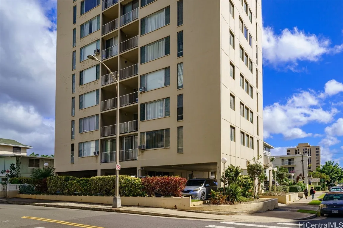 Honolulu, Hawaii 96822, United States, 2 Bedrooms Bedrooms, ,1 BathroomBathrooms,Residential,Active,27357
