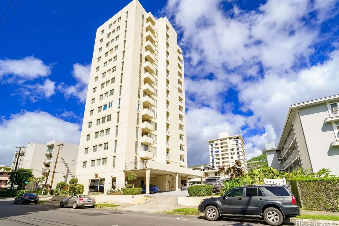 Honolulu, Hawaii 96822, United States, 2 Bedrooms Bedrooms, ,1 BathroomBathrooms,Residential,Active,27357