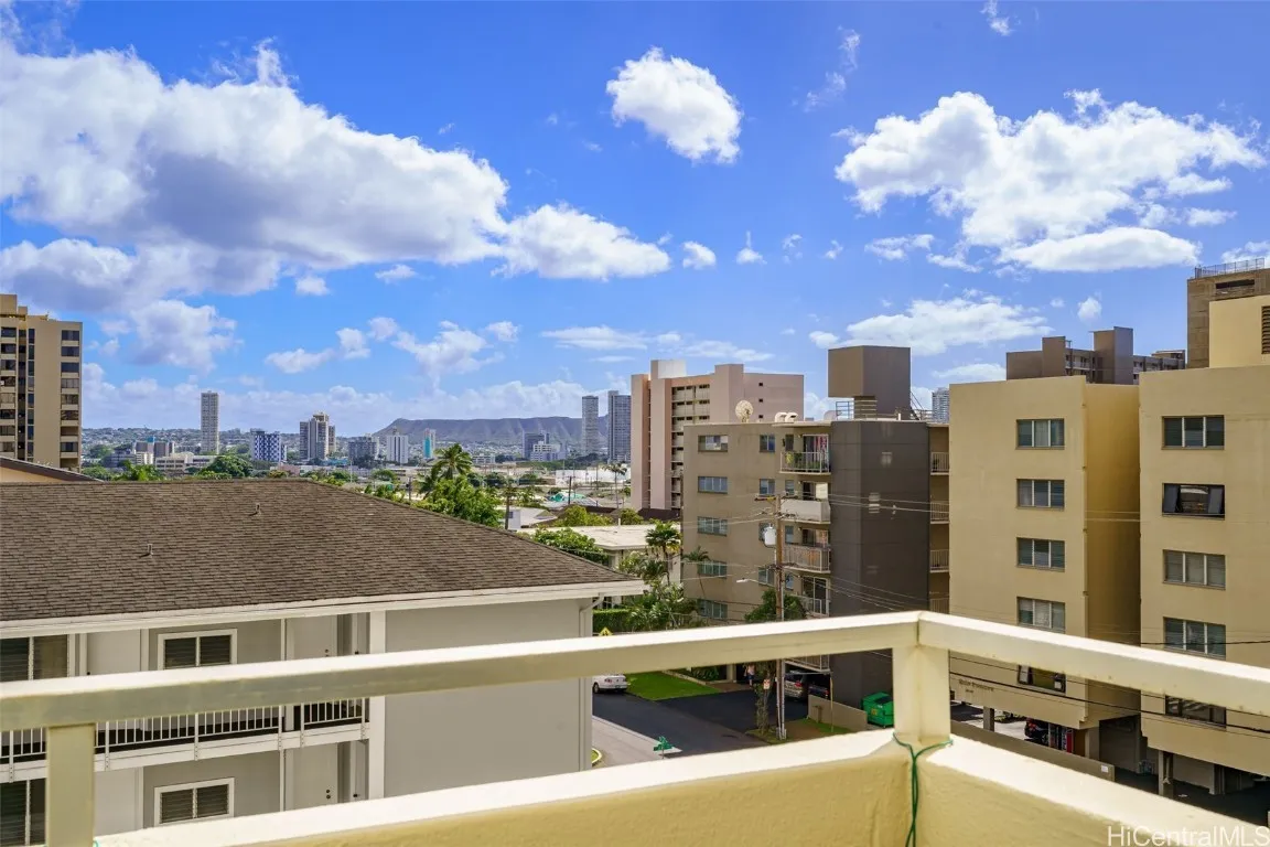 Honolulu, Hawaii 96822, United States, 2 Bedrooms Bedrooms, ,1 BathroomBathrooms,Residential,Active,27357