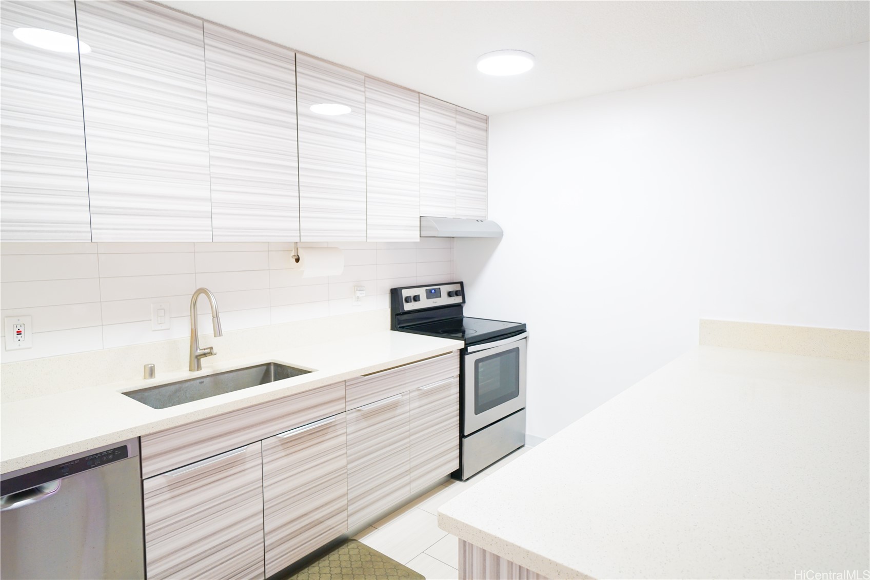 827 Kinau Street D703