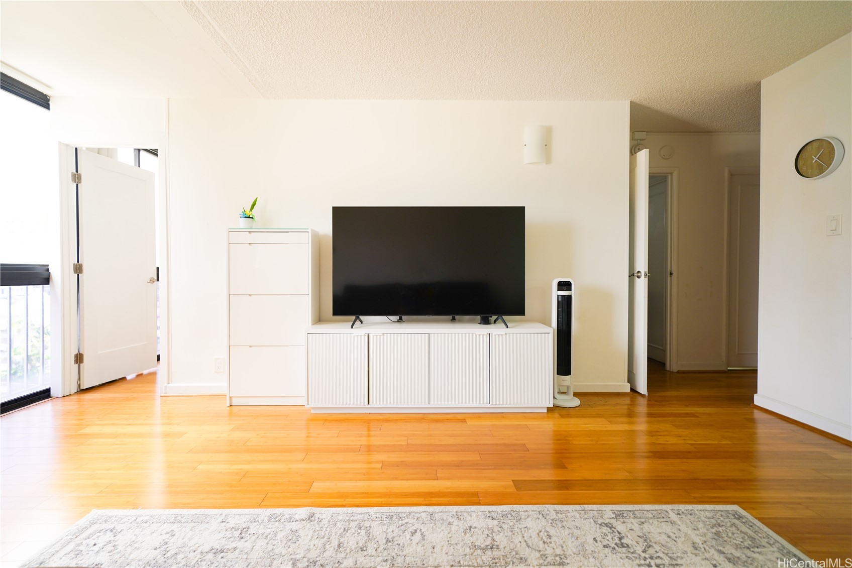 827 Kinau Street D703