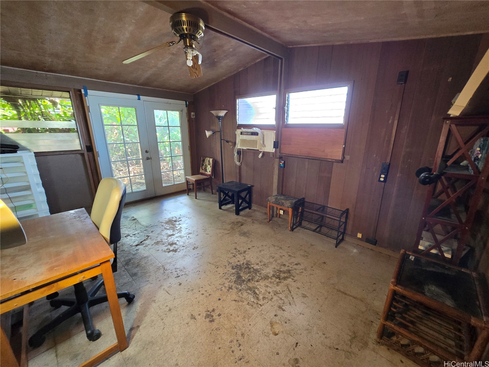 2076 Aaniu Loop
