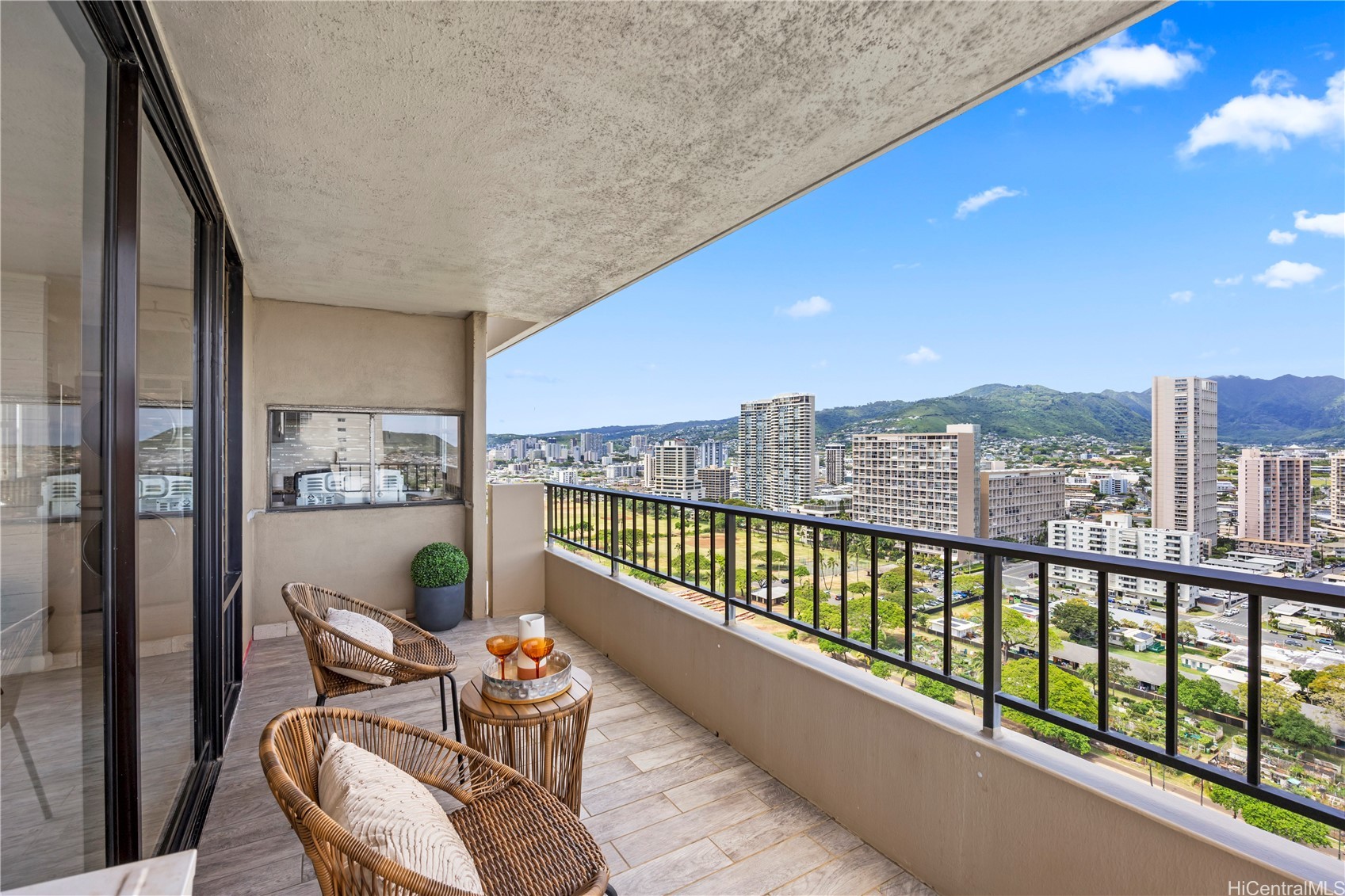 2121 Ala Wai Boulevard 2506