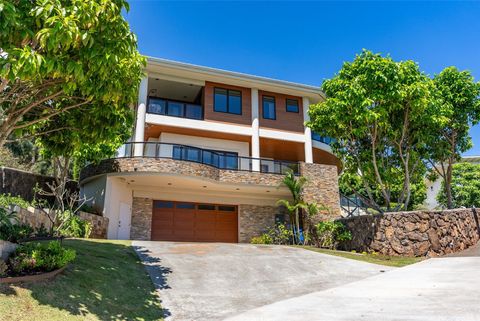 Photo of 4967 Maunalani Circle #B, Honolulu, HI 96816 (MLS # 202524465)