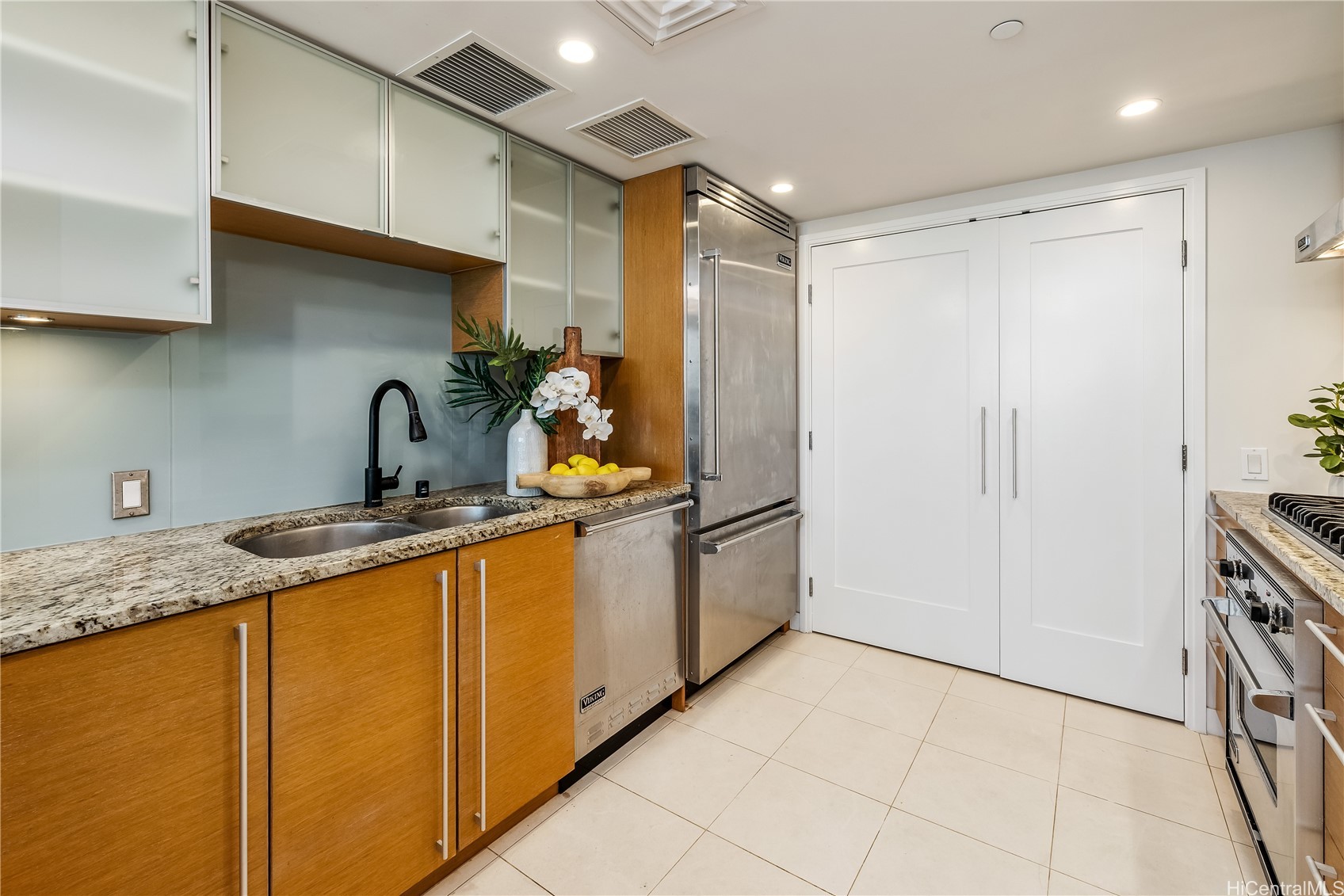 1177 Queen Street 4306