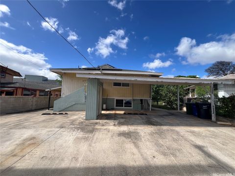Photo of 98-163 Kaulike Drive, Pearl City, HI 96782 (MLS # 202525340)