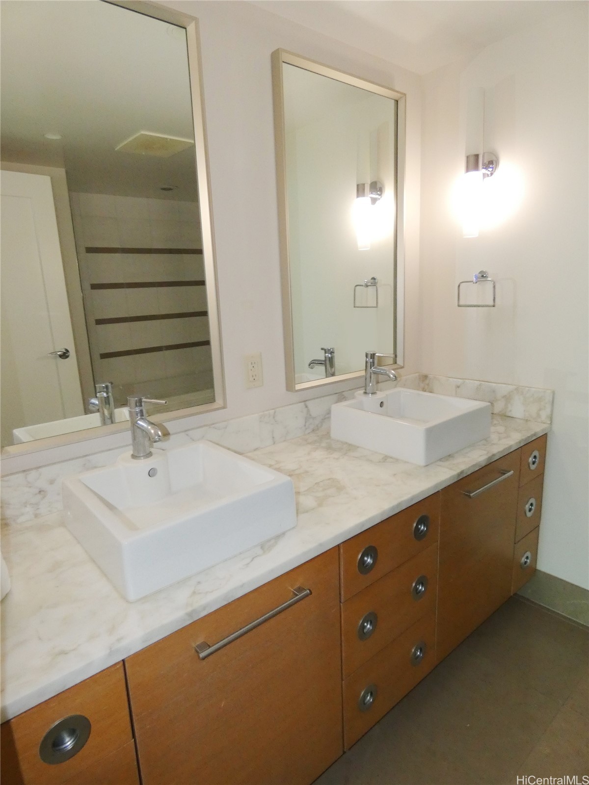 1177 Queen Street 3405