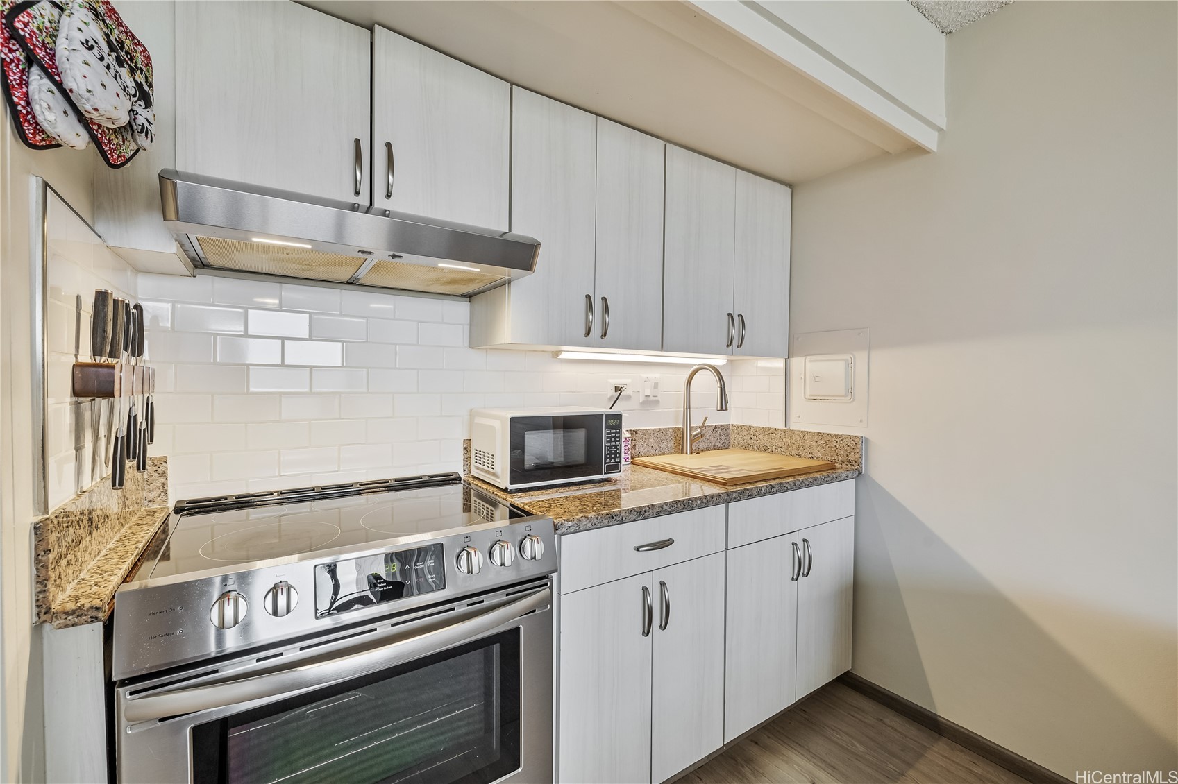 1717 Mott Smith Drive 1909