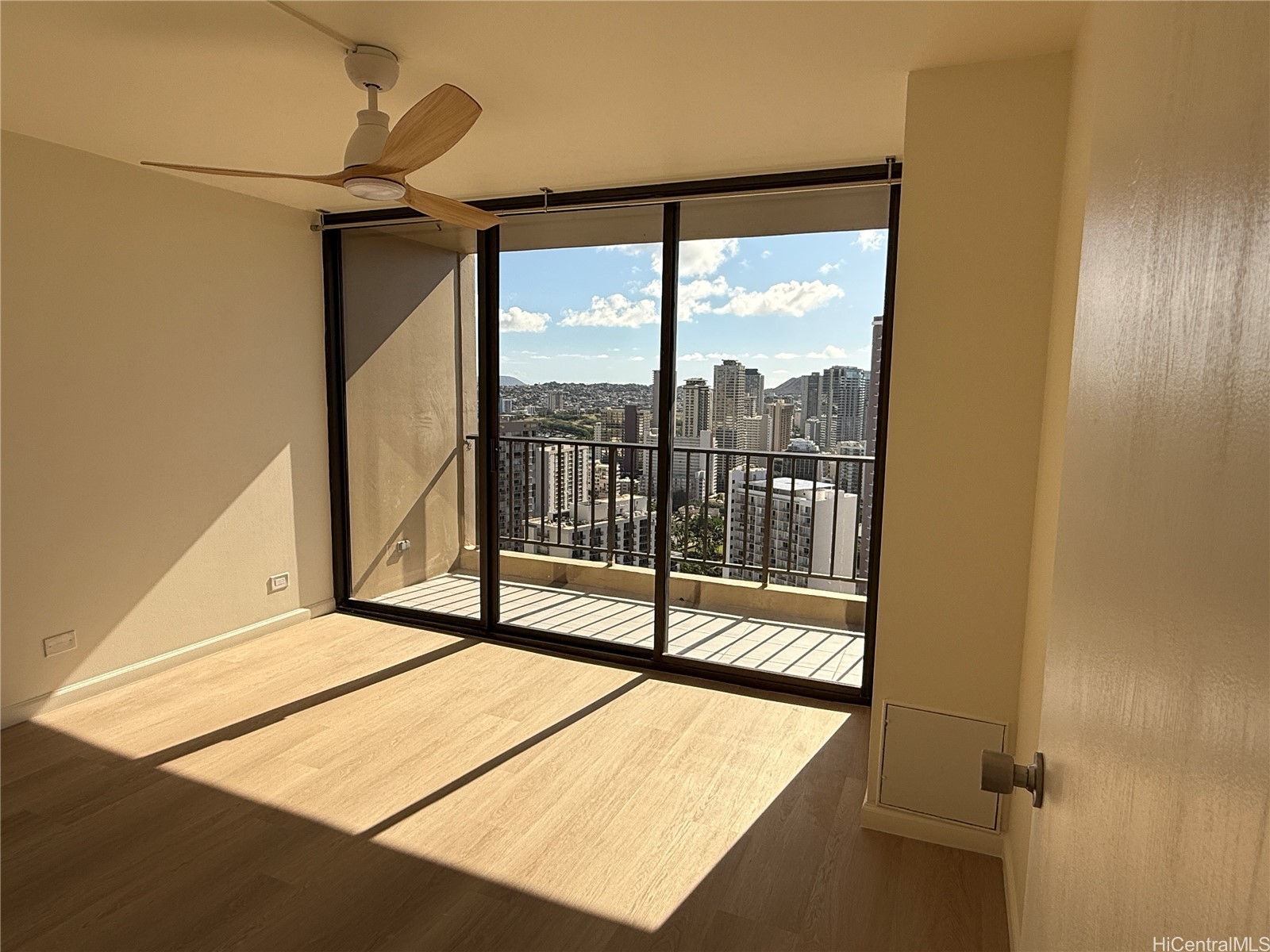 411 Hobron Lane 3605