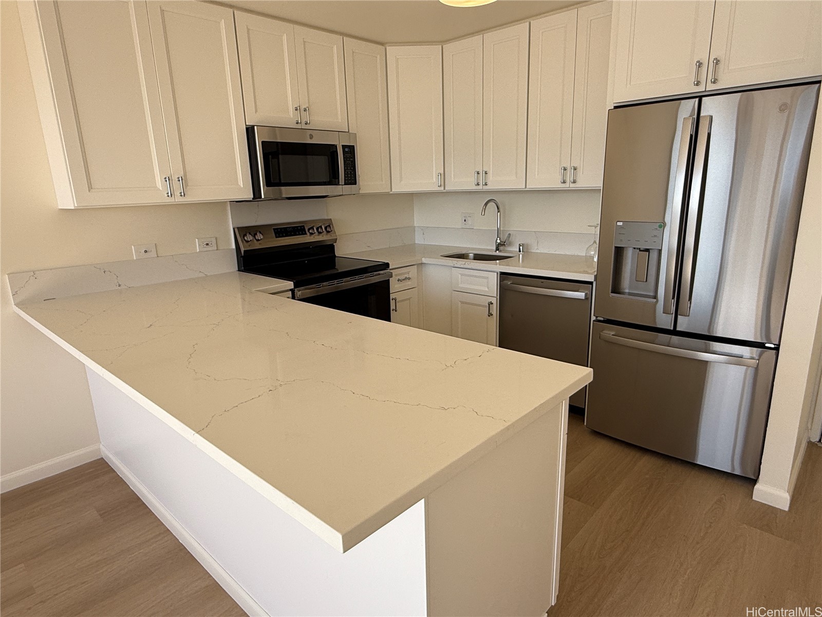 411 Hobron Lane 3605