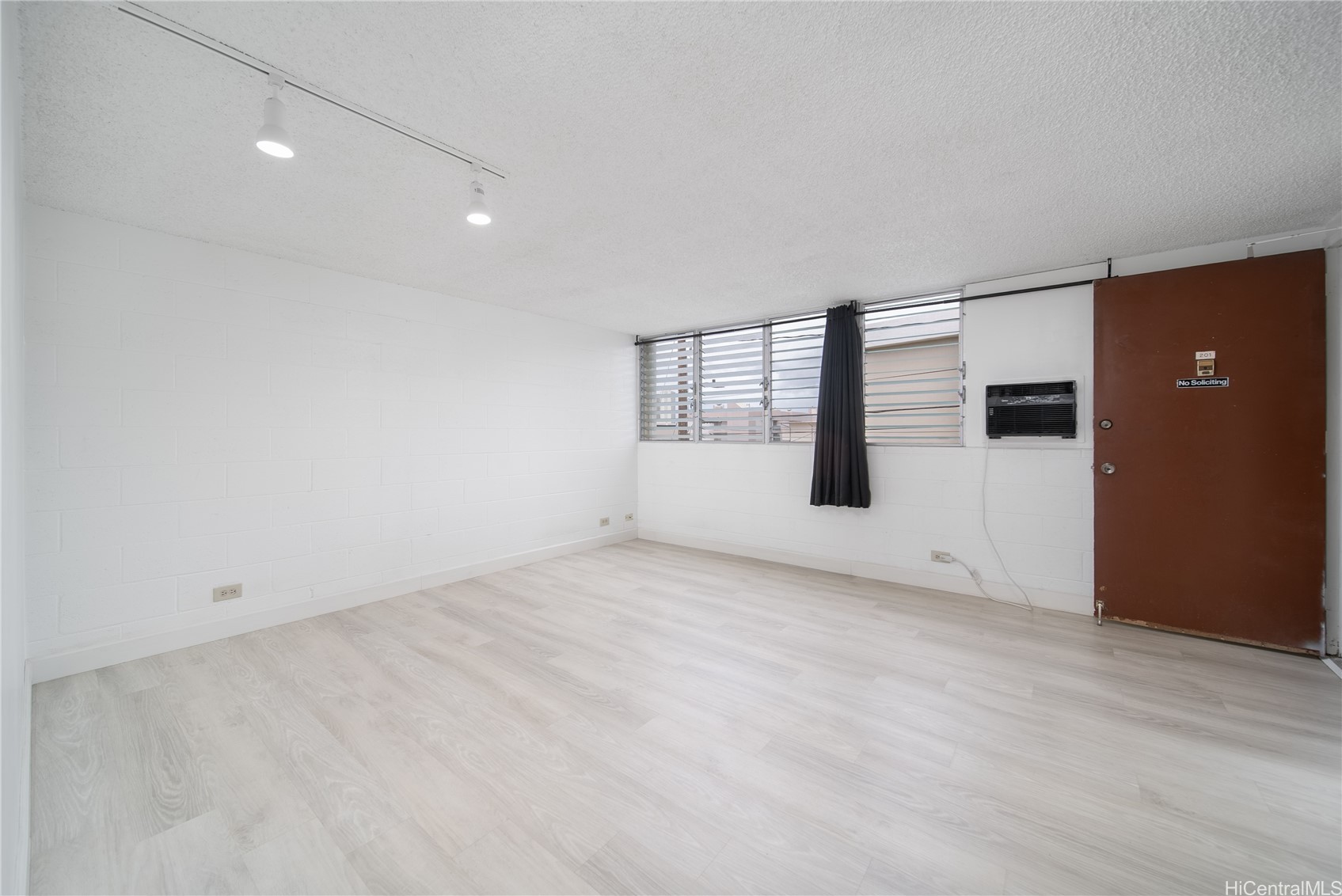 502 Captain Cook Avenue 201