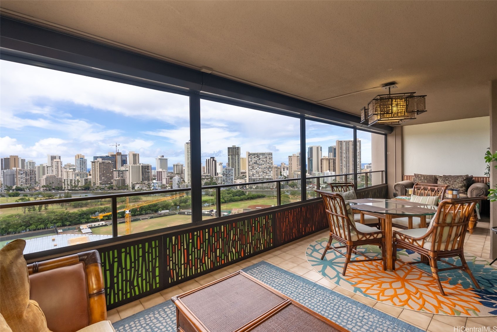 583 Kamoku Street DH2303