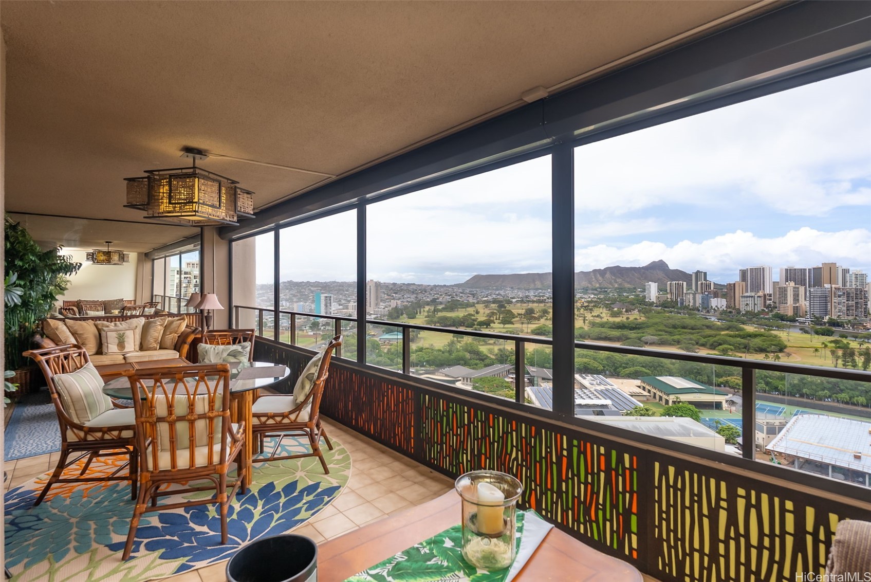 583 Kamoku Street DH2303