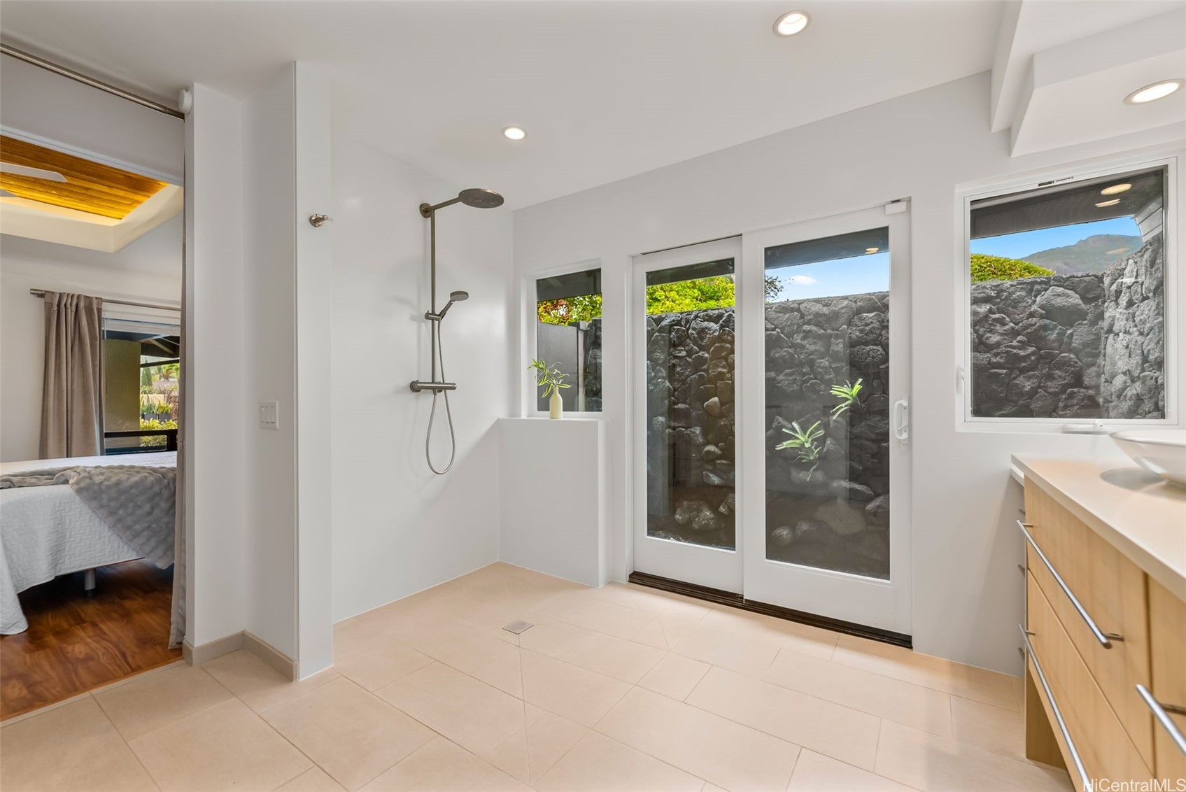 Honolulu, Hawaii, 96825, United States, 3 Bedrooms Bedrooms, ,2 BathroomsBathrooms,Residential,Active,2035648