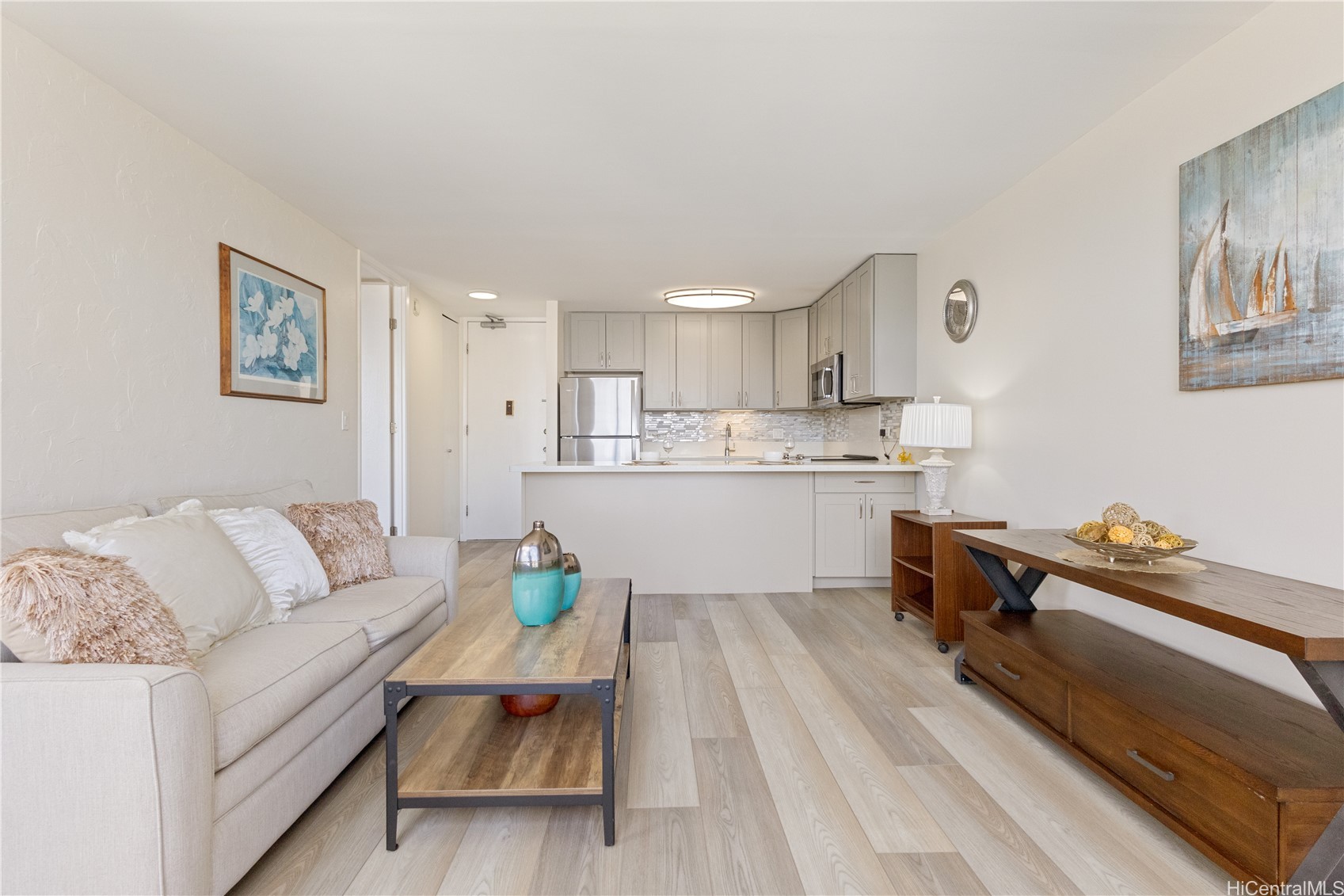 411 Hobron Lane 3402