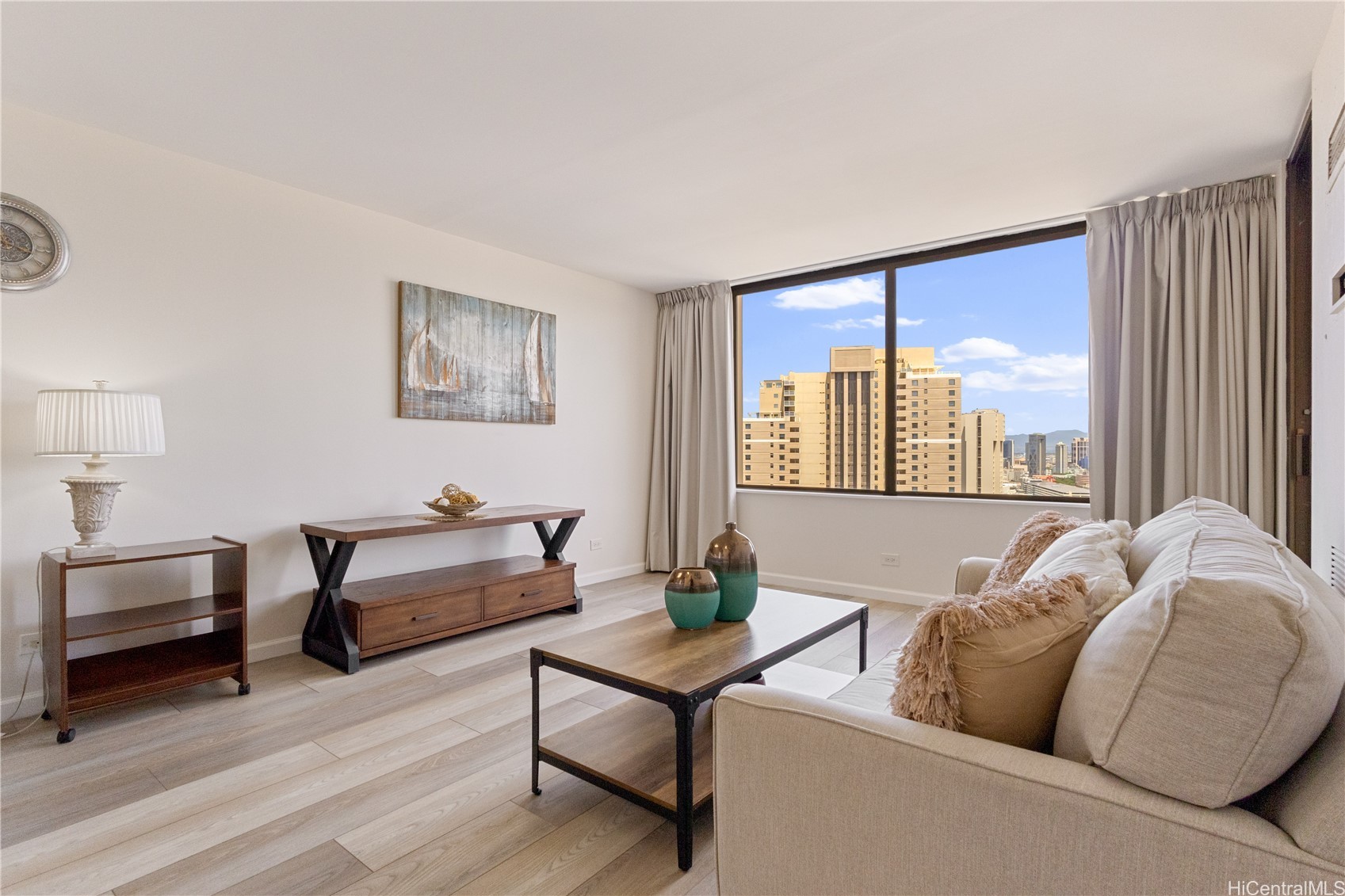 411 Hobron Lane 3402