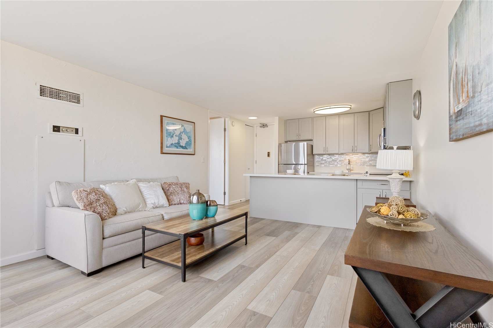 411 Hobron Lane 3402