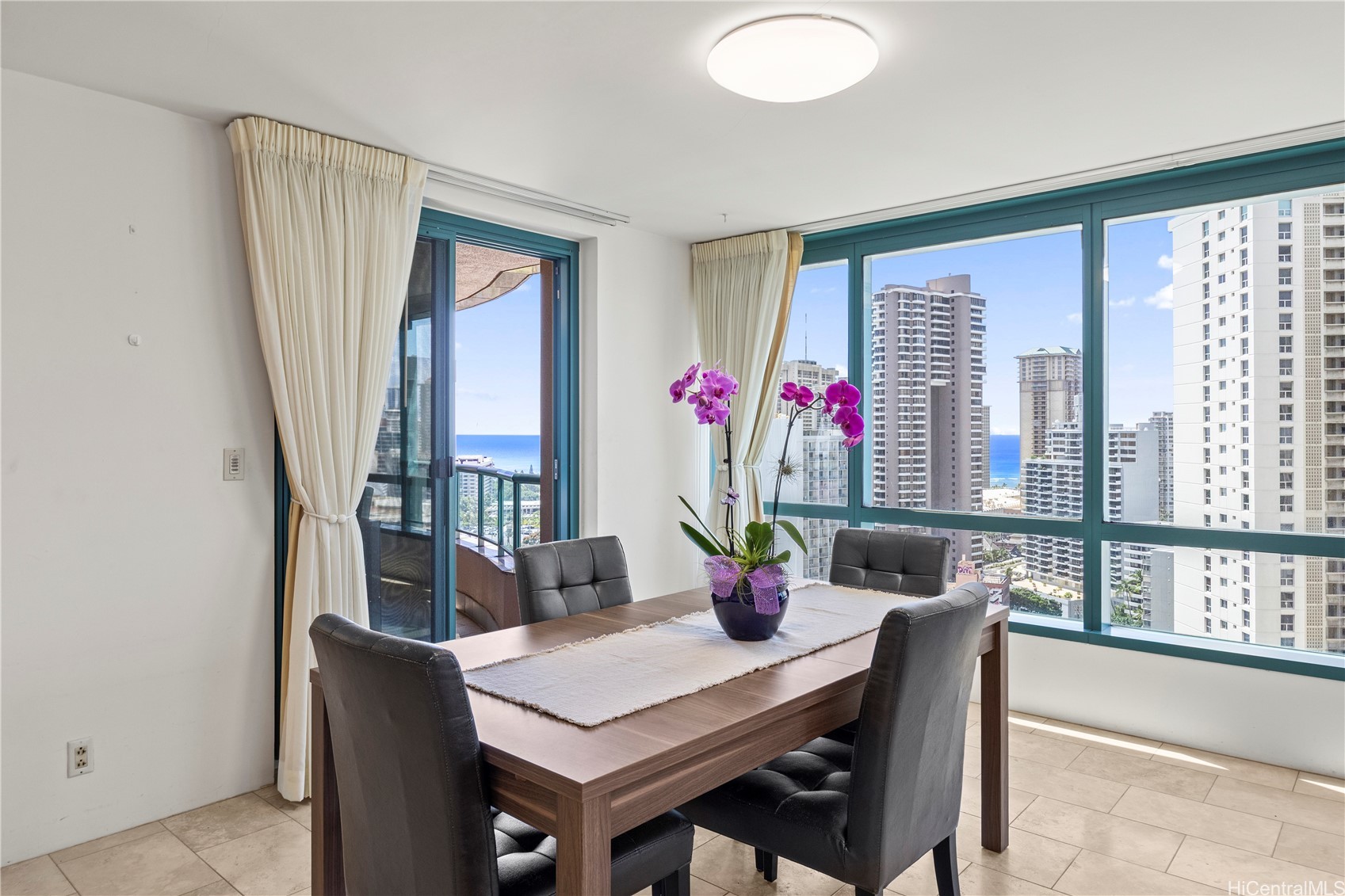 1888 Kalakaua Avenue 2704