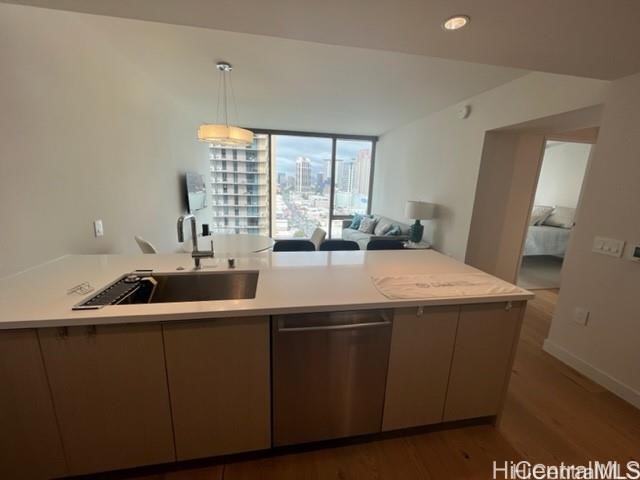 1001 Queen Street 1413