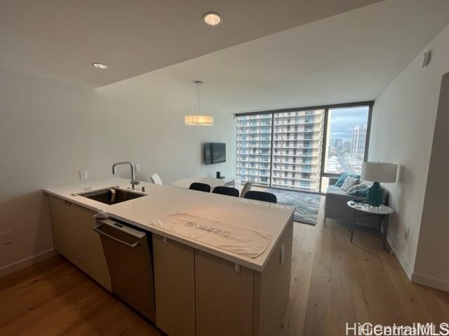 1001 Queen Street 1413