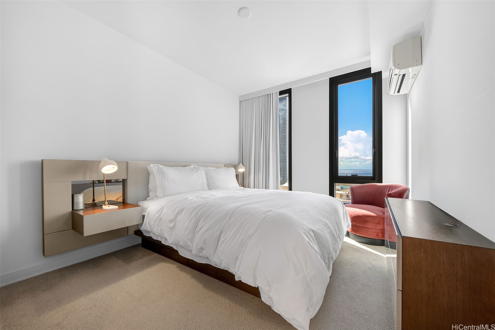 987 Queen Street 1100