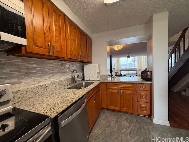 500 University Avenue 917
